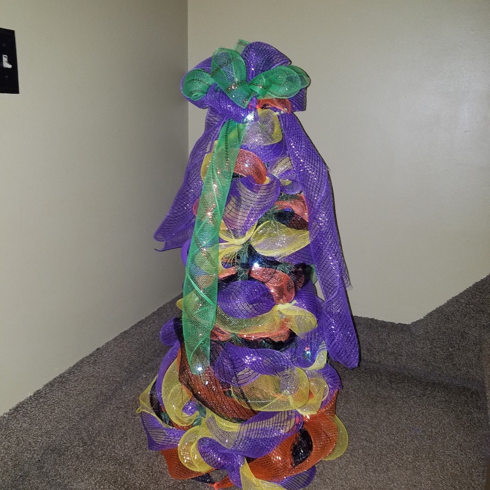 Halloween mesh tree with lights